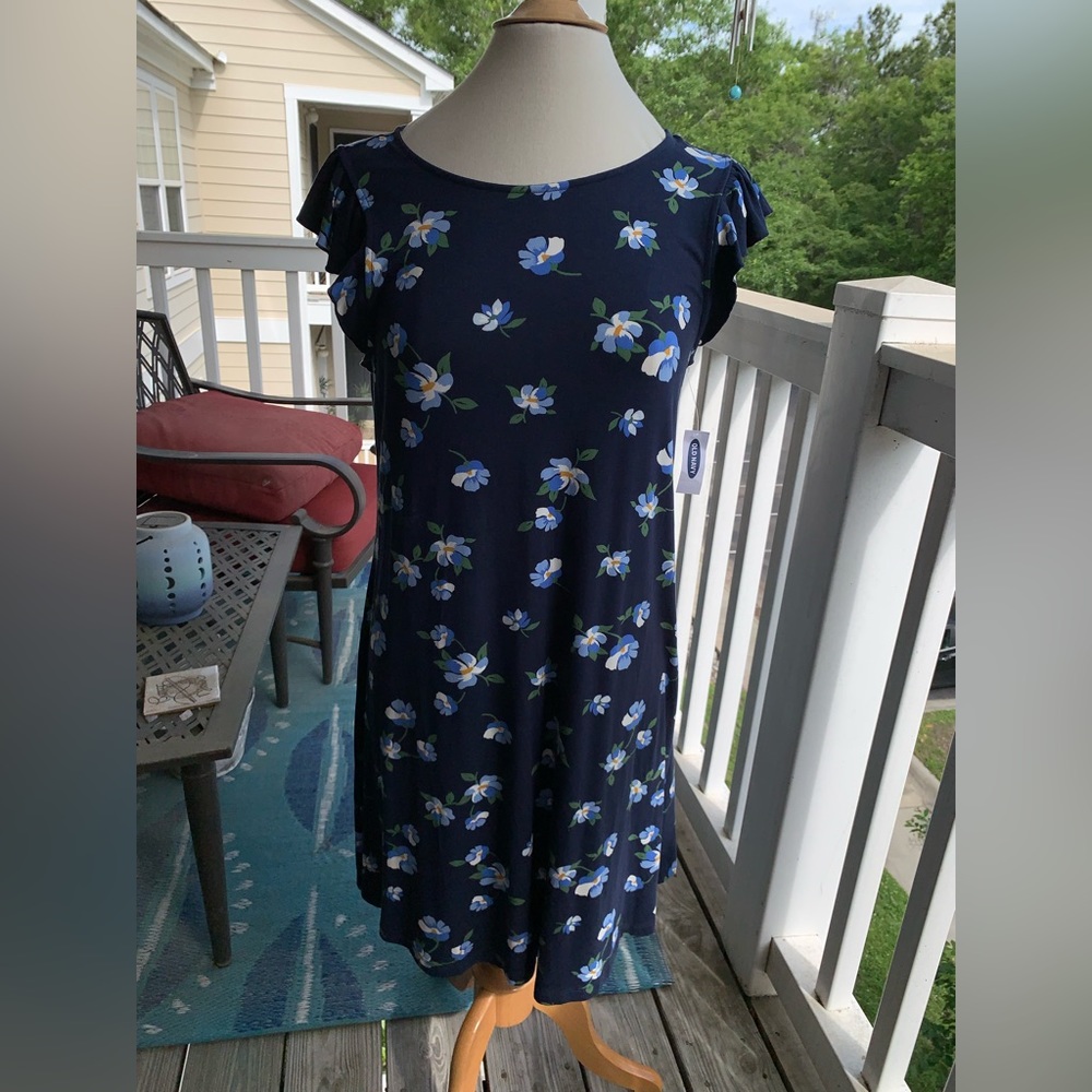 Old Navy Dress. Cap ruffled sleeve.